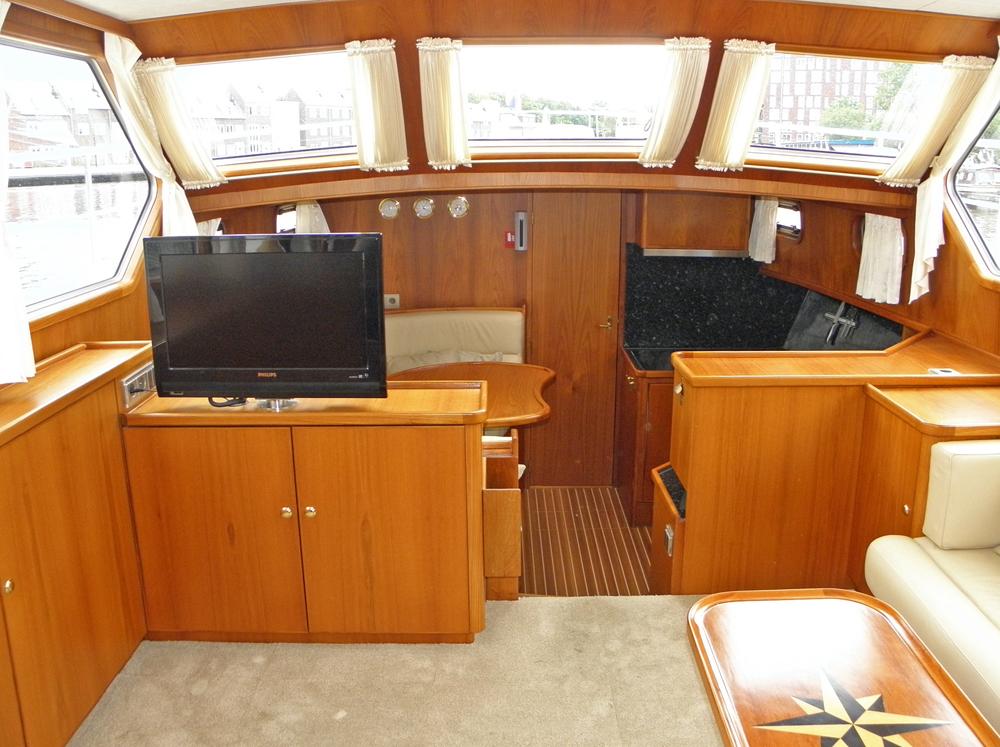 Saloon, Accommodation